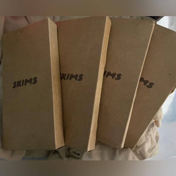 NWT Skims Everyday Socks Bundle of 4 - Picture 1 of 5